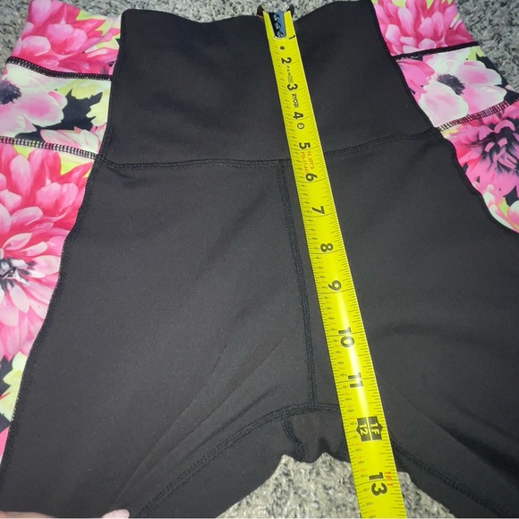 Womens Skechers Black and Pink Floral Athletic Leggings size Large - Picture 13 of 17